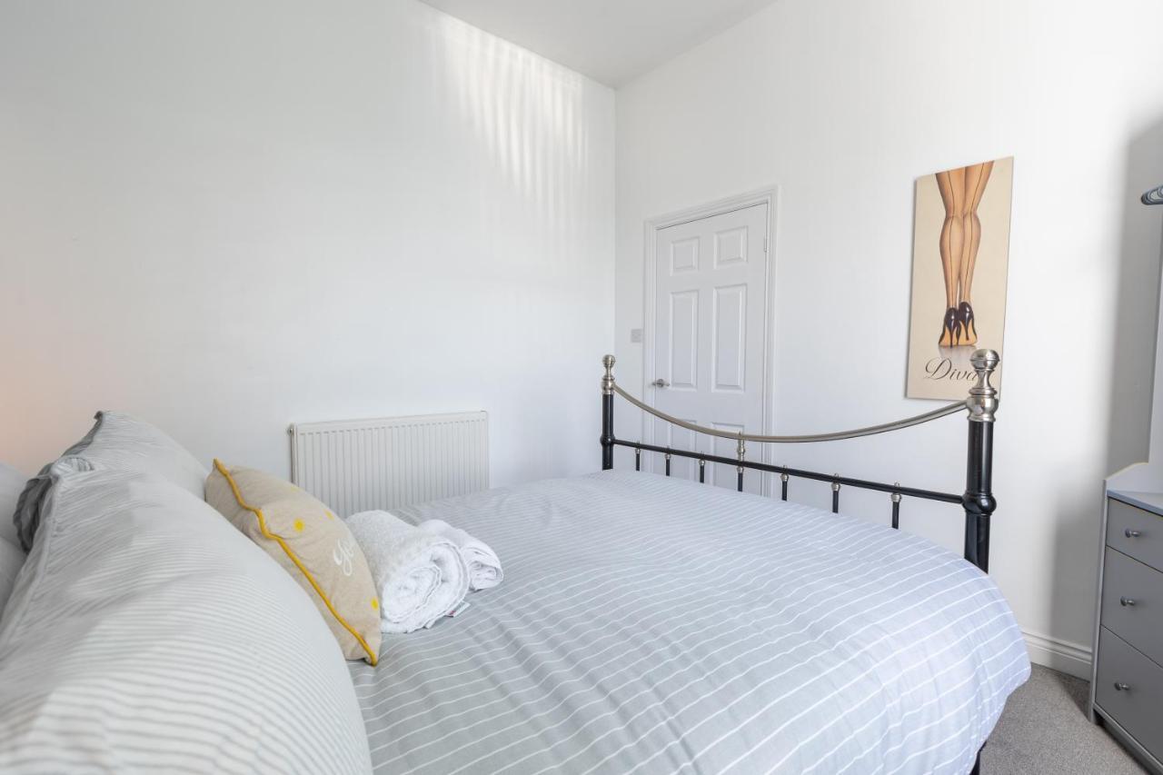 Platform Stadium Apartment With Parking Kingston upon Hull Extérieur photo