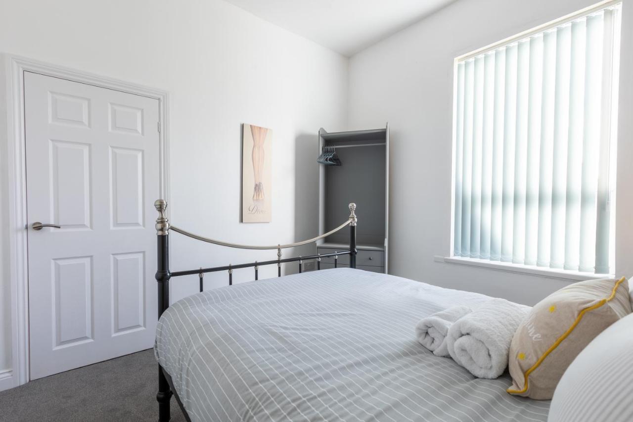 Platform Stadium Apartment With Parking Kingston upon Hull Extérieur photo