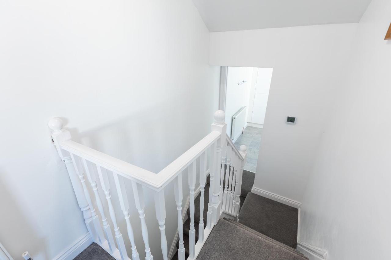 Platform Stadium Apartment With Parking Kingston upon Hull Extérieur photo